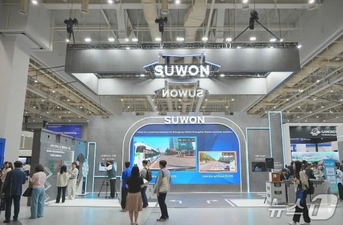 본문 이미지 -  국내 박람회에 참가한 경기 수원시 관내 중소기업 홍보부스. (수원시 제공. 재판매 및 DB 금지) 2026.2.10/뉴스1