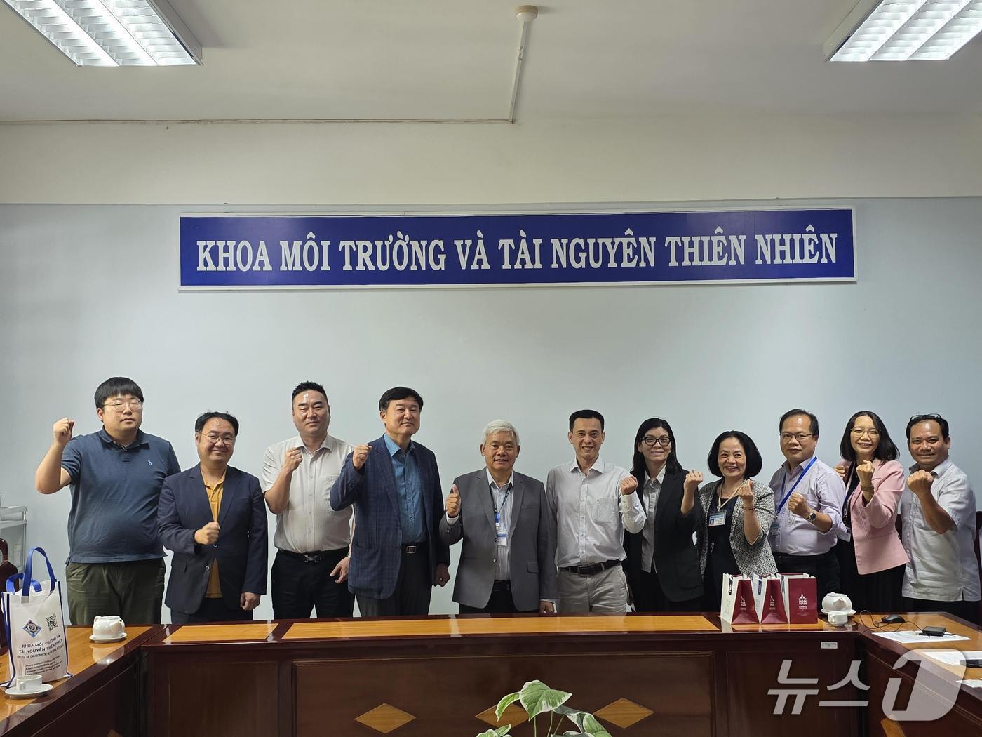 본문 이미지 - 껀터대학교(Can Tho University)와 협약 모습.(한남대 제공.재판매 및 DB금지)/뉴스1