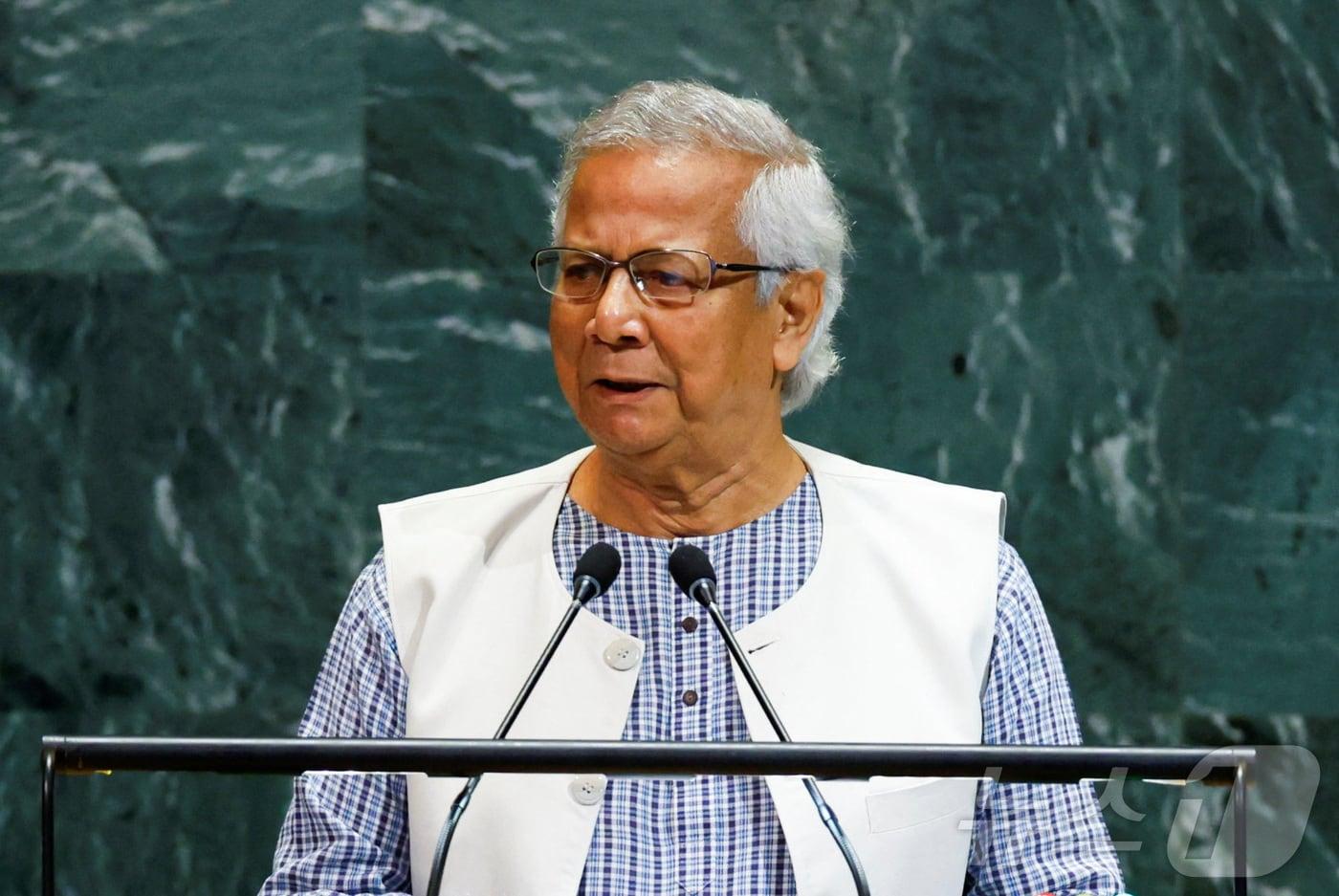 본문 이미지 - 방글라데시 과도정부를 이끄는 무함마드 유누스 최고고문이 2025년 9월 26일(현지시간) 미국 뉴욕시 유엔본부에서 열린 제80차 유엔 총회에서 연설하고 있다. 2025.09.26. ⓒ 로이터=뉴스1
