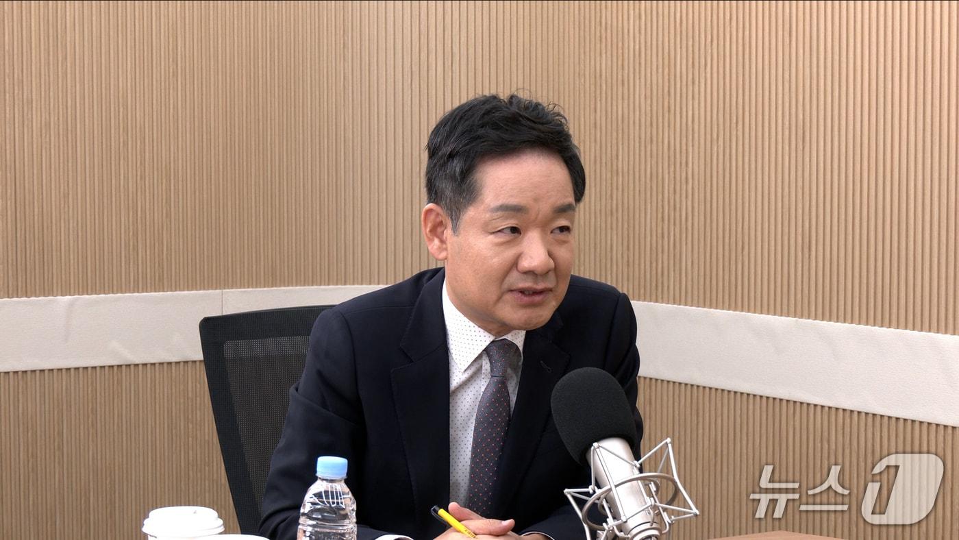 본문 이미지 - 김상일 정치평론가가 10일 뉴스1TV '팩트앤뷰'에 출연해 질문에 답하고 있다.(뉴스1TV '팩트앤뷰' 캡처)