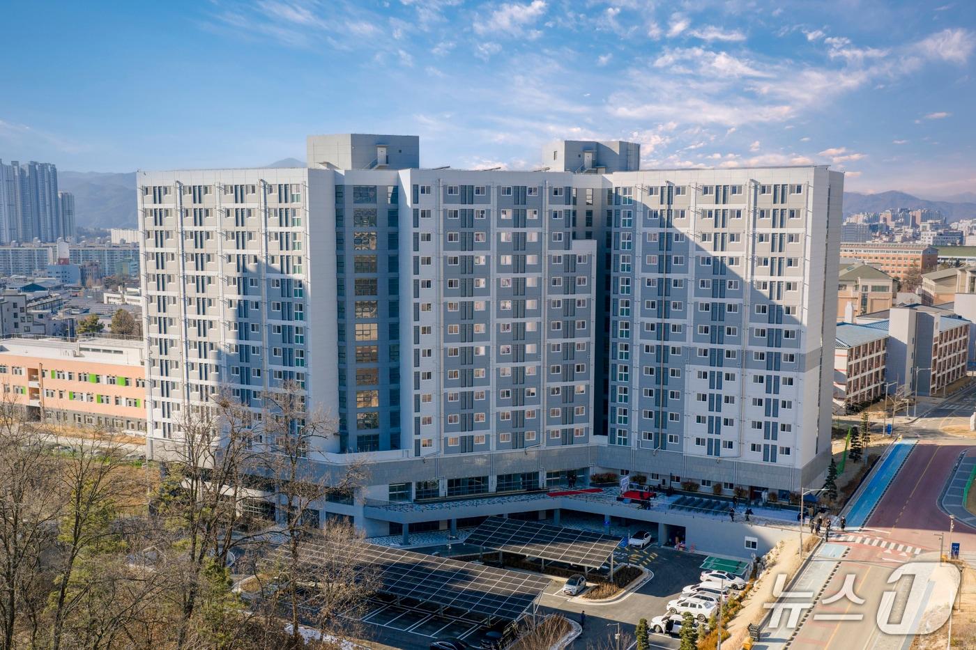본문 이미지 - 강원대학교, 춘천캠퍼스 신축 생활관 '다온관' 전경.(강원대 제공, 재판매 및 DB금지)