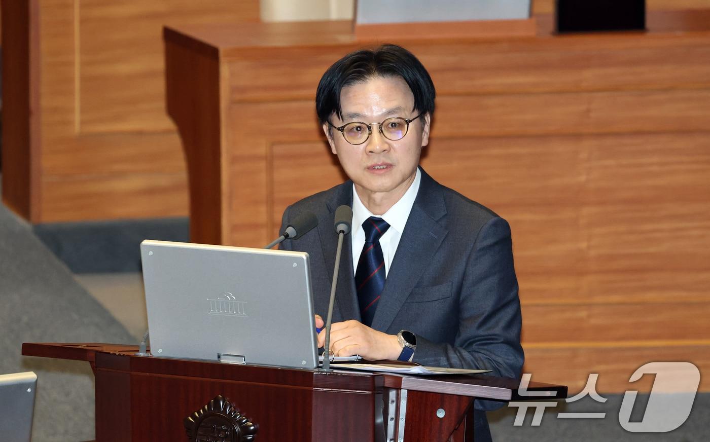 본문 이미지 - 10일 서울 여의도 국회에서 열린 제432회국회(임시회) 경제에 관한 대정부 질문에서 김정관 산업통상부 장관이 질의에 답변하고 있다. ⓒ 뉴스1 이승배 기자