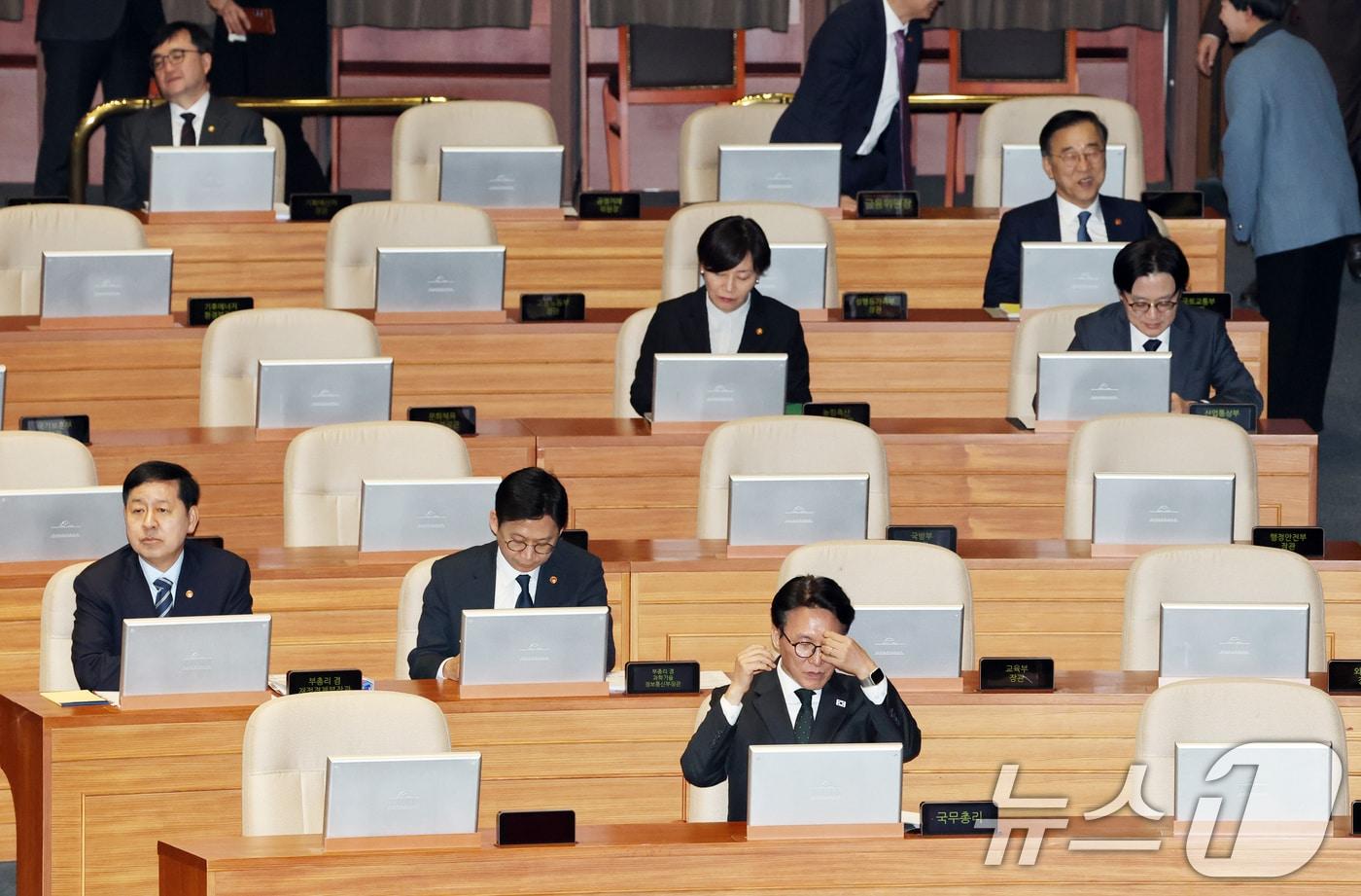 본문 이미지 - 지난 2월 10일 서울 여의도 국회에서 열린 제432회국회(임시회) 경제에 관한 대정부 질문에서 김민석 국무총리를 비롯한 국무위원들이 자리해 있다. 2026.2.10 ⓒ 뉴스1 이승배 기자