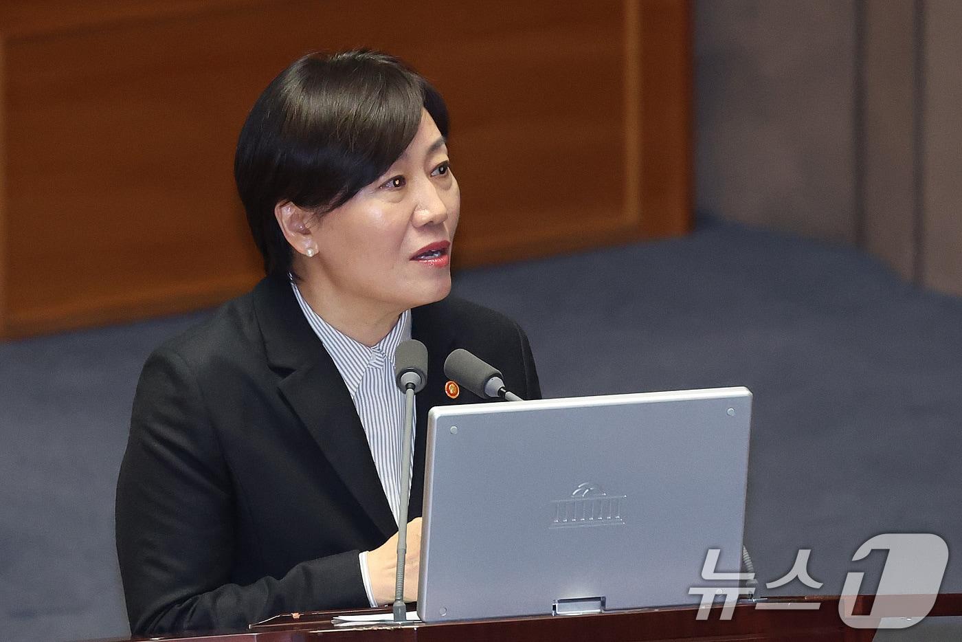 본문 이미지 - 송미령 농림축산식품부 장관이 지난 10일 서울 여의도 국회에서 열린 제432회국회(임시회) 제5차 본회의에서 위성곤 더불어민주당 의원의 경제에 관한 질문에 답변하고 있다. 2026.2.10 ⓒ 뉴스1 신웅수 기자
