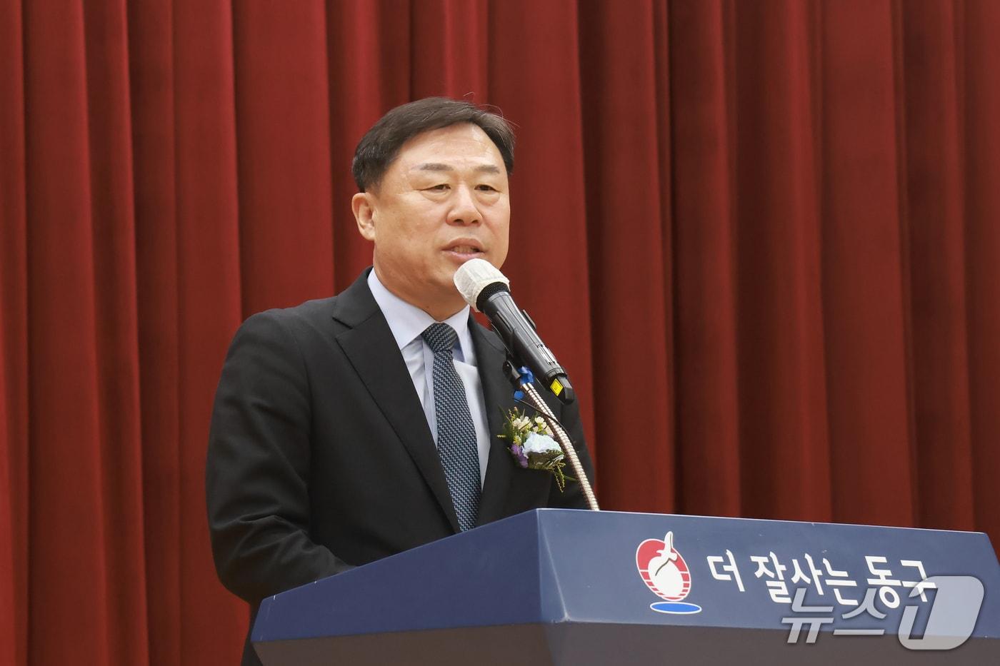 본문 이미지 - 김종훈 울산 동구구청장이 이날 대강당에서 직원들과 간소한 퇴임식을 열고 퇴임사를 나누고 있다.(울산 동구 제공. 재판매 및 DB금지)/뉴스1