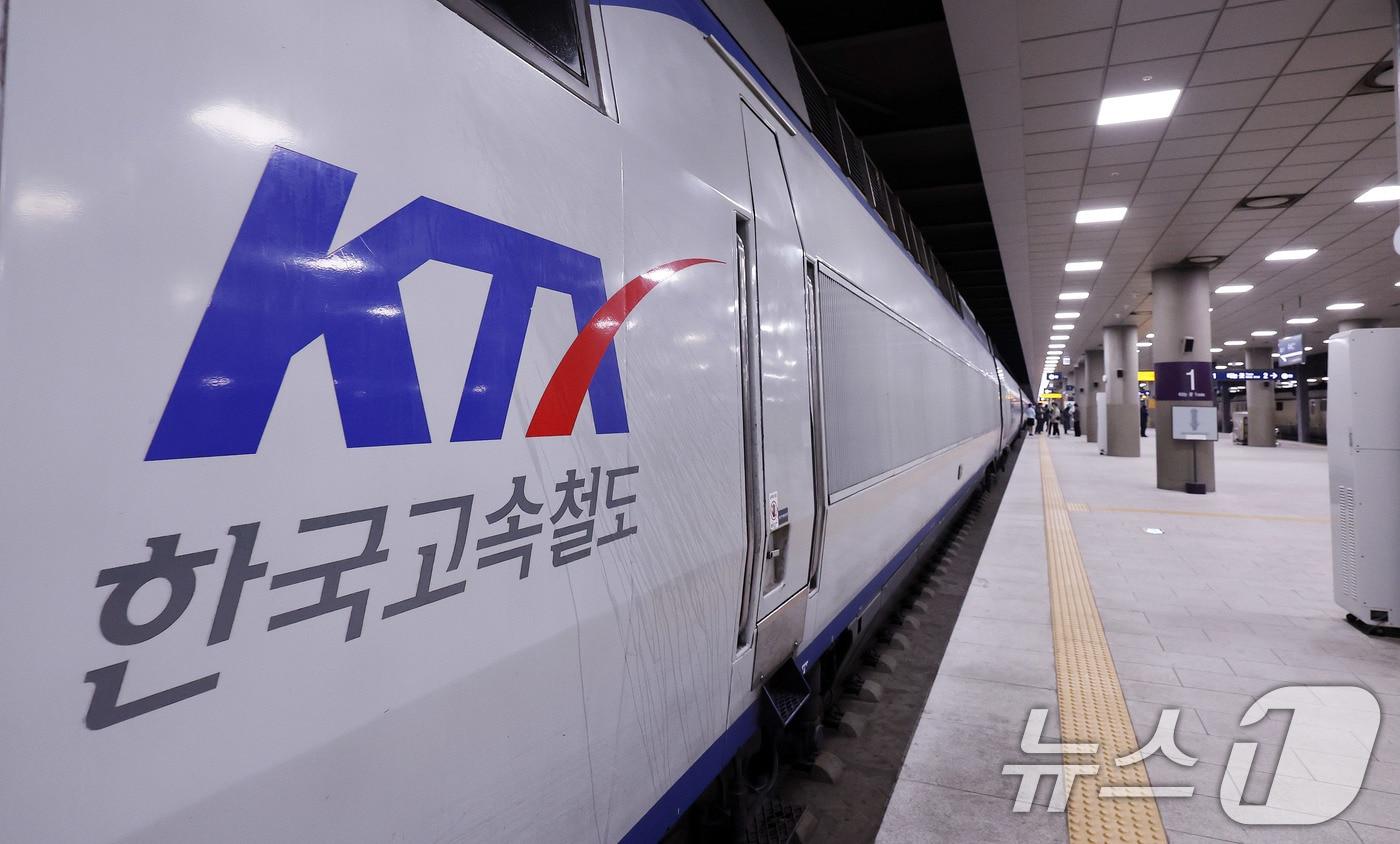 본문 이미지 - KTX 열차. 2026.2.10 ⓒ 뉴스1 박지혜 기자