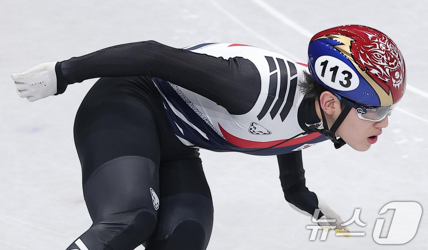 본문 이미지 - 쇼트트랙 대표팀 임종언이 10일(현지시간) 이탈리아 밀라노 아이스 스케이팅 아레나에서 열린 2026 밀라노·코르티나담페초 동계올림픽 쇼트트랙 남자 1000m 예선에서 역주하고 있다. 2026.2.10 ⓒ 뉴스1 김성진 기자
