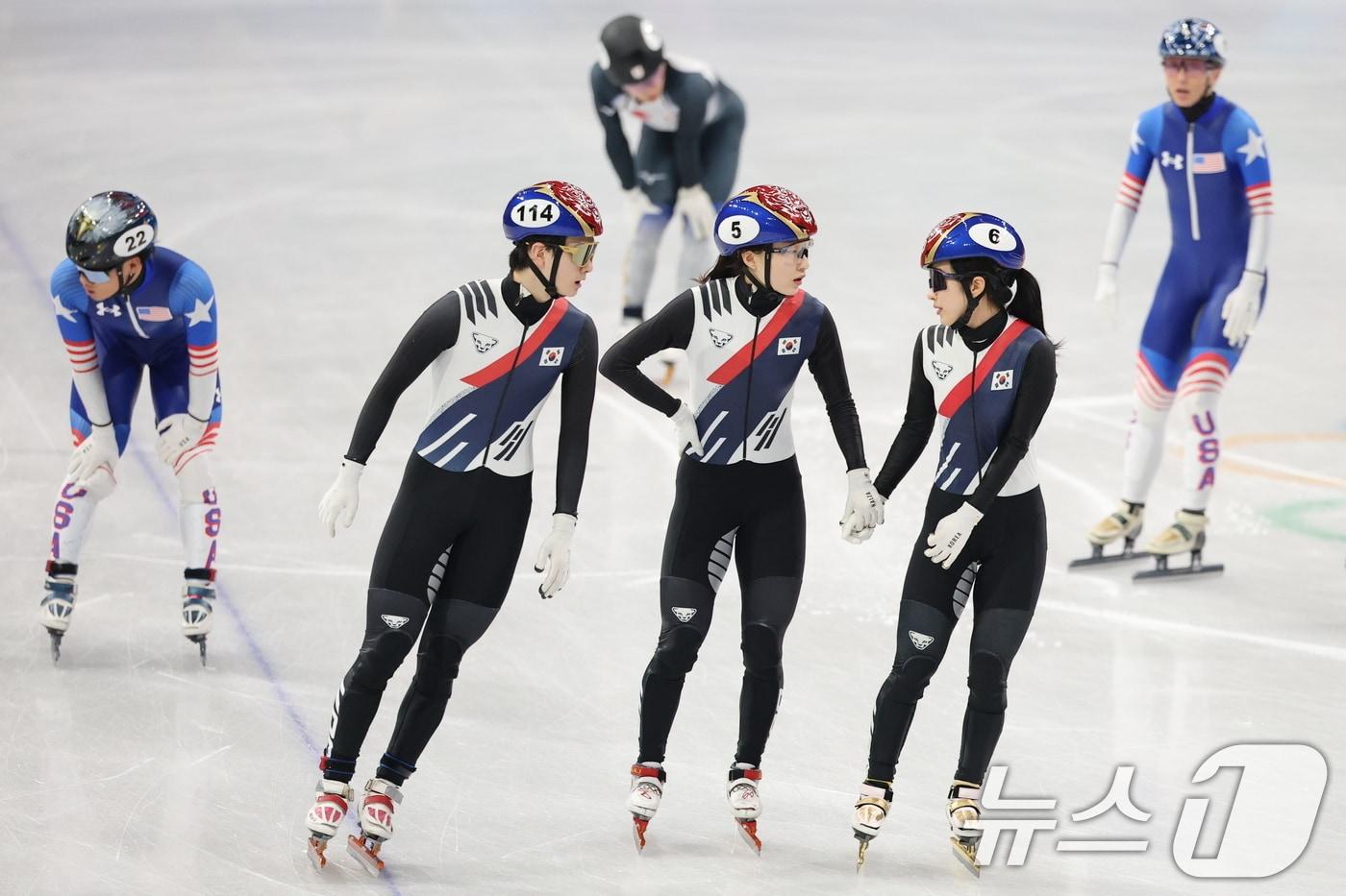 본문 이미지 - 한국 쇼트트랙 대표팀이 혼성계주 2000m 준결선에 진출했다. 2026.2.10 ⓒ 뉴스1 김진환 기자