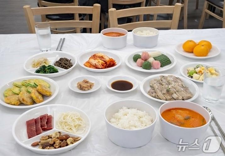 본문 이미지 - 파주시가 올해 3개 장례식장에 지원하는 다회용기. (파주시 제공, 재판매 및 DB금지)