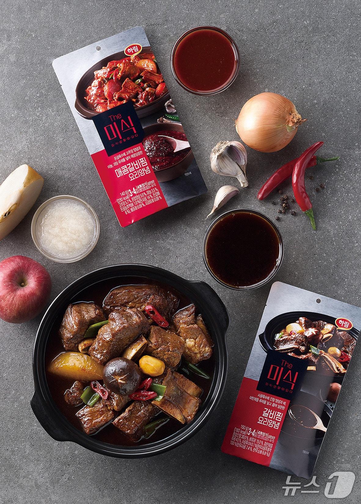 본문 이미지 - 하림 더미식 갈비찜, 매운갈비찜 요리양념 제품 이미지.(하림 제공)