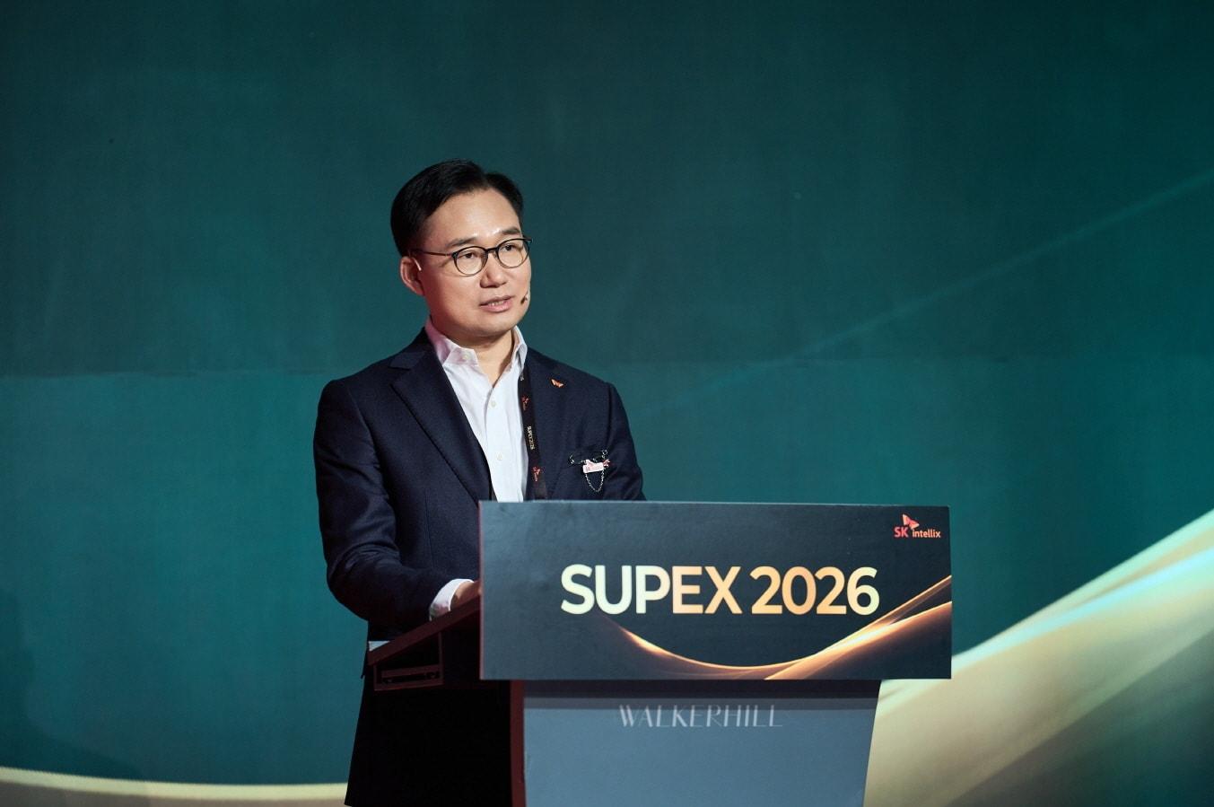 본문 이미지 - 안무인 SK인텔릭스 대표이사가 비전과 전략방향을 발표하고 있다.(SK인텔릭스 제공)