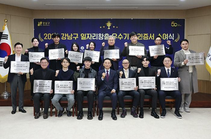 본문 이미지 - 사진의 가장 우측 스타일딜리셔스 김태건 대표 / 사진= 제공