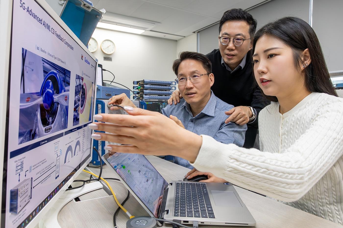 본문 이미지 - KT가 글로벌 무선통신 분야 선도 기업인 퀄컴과 테스트 장비사인 로데슈바르즈와 공동으로 6G AI 기술 시연을 진행하고 있다. (KT 제공)