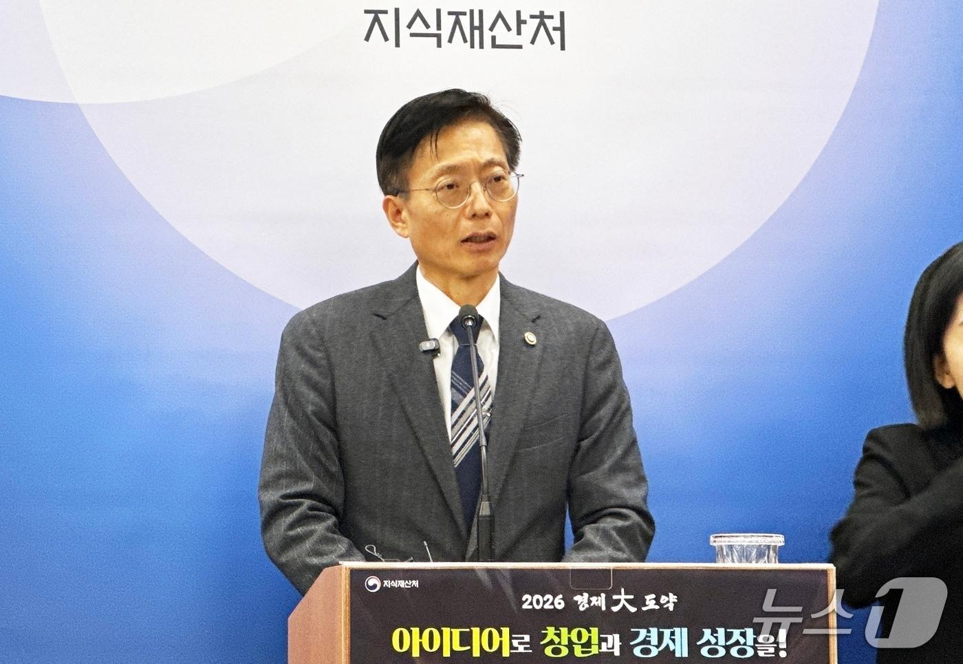 본문 이미지 - 지식재산처 김용선 처장은 11일 정부대전청사에서 취임 100일 기자 간담회를 하고 있다./뉴스1