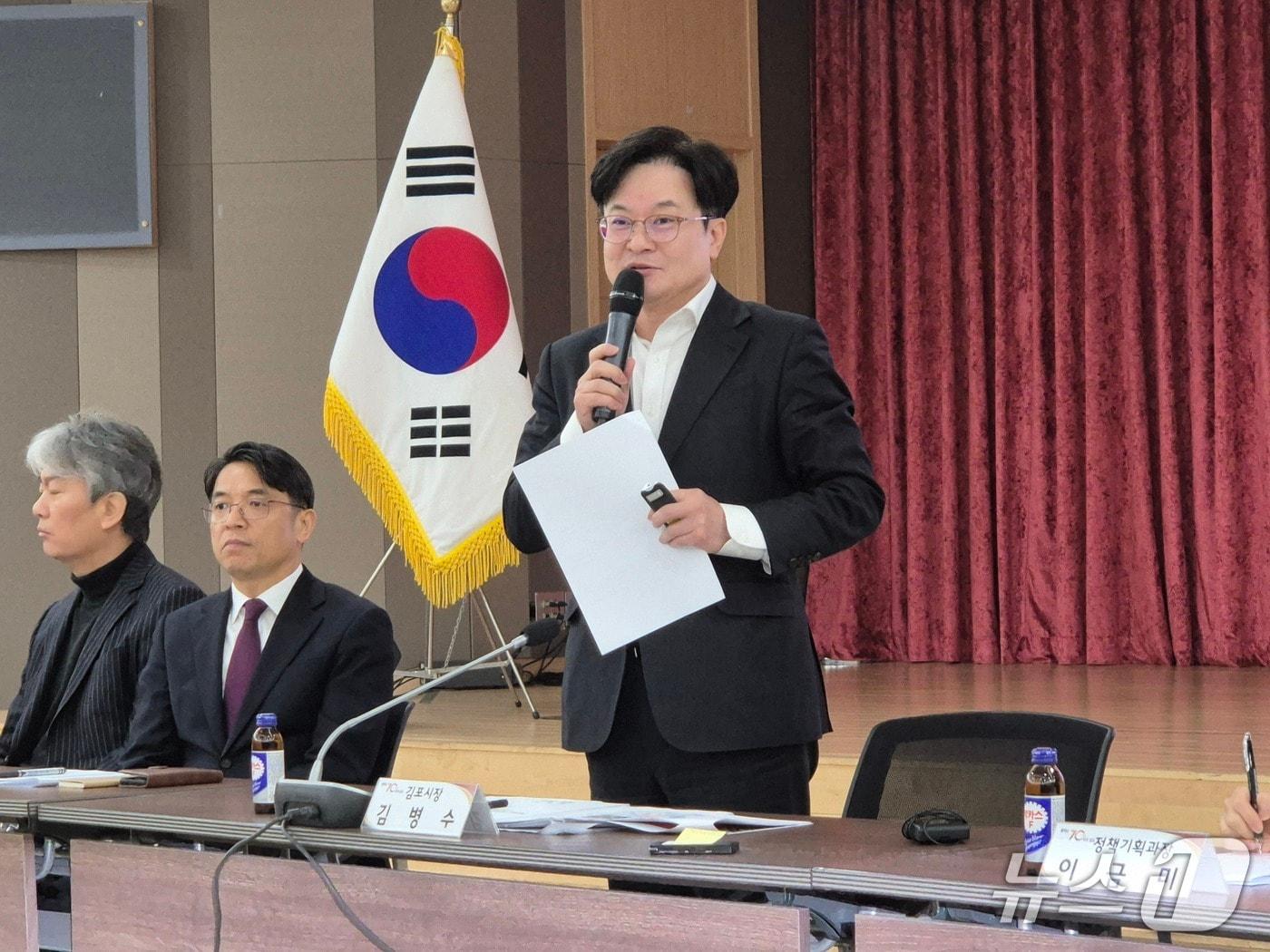 본문 이미지 - 김병수 경기 김포시장이 11일 청사에서 2026년 시정계획을 발표하고 있다. ⓒ 뉴스1 이시명 기자