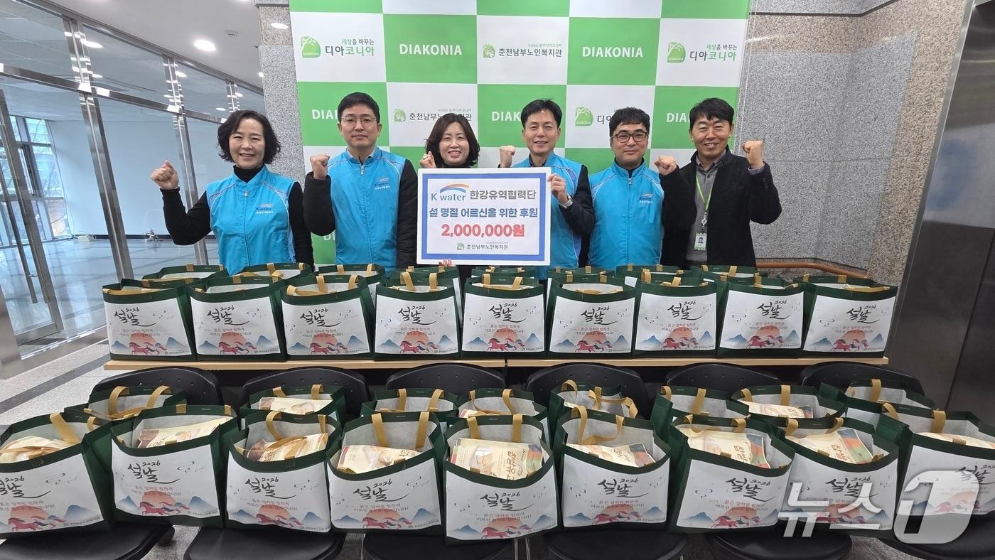 본문 이미지 - 설맞이 '선물 나눔' 행사(한국수자원공사 한강유역협력단 제공. 재판매 및 DB금지)/뉴스1