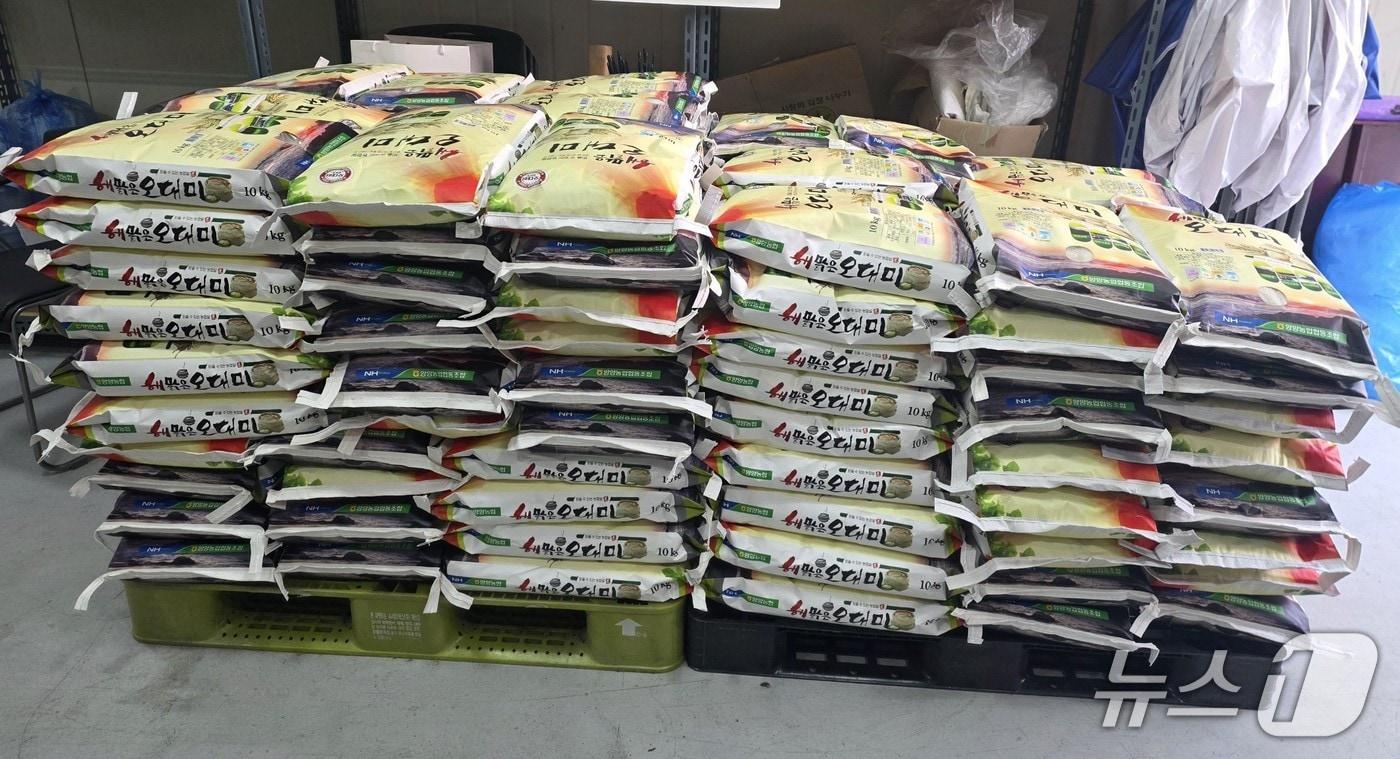 본문 이미지 - 강원 강릉 포남2동에 익명의 기부자가 기탁한 쌀 150포.(강릉시 제공, 재판매 및 DB 금지) 2026.2.11/뉴스1