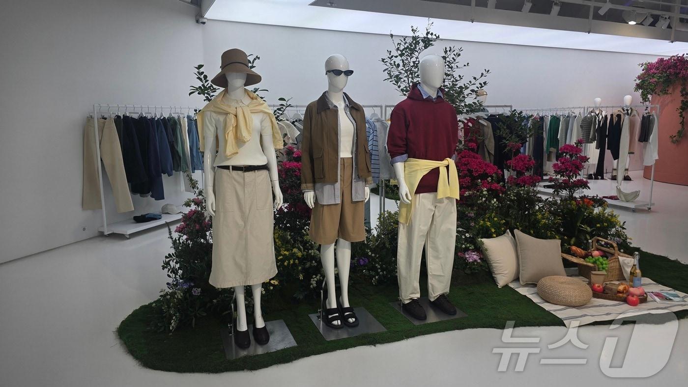 본문 이미지 - 유니클로 26SS 시즌 컬렉션 프리뷰 행사장 모습. ⓒ 뉴스1 최소망 기자