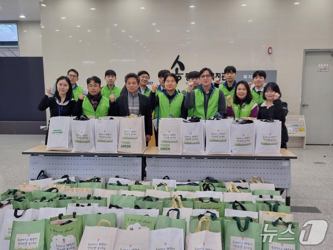 본문 이미지 - LH충북지역본부 온누리상품권 전달식.(충북본부 제공)/뉴스1