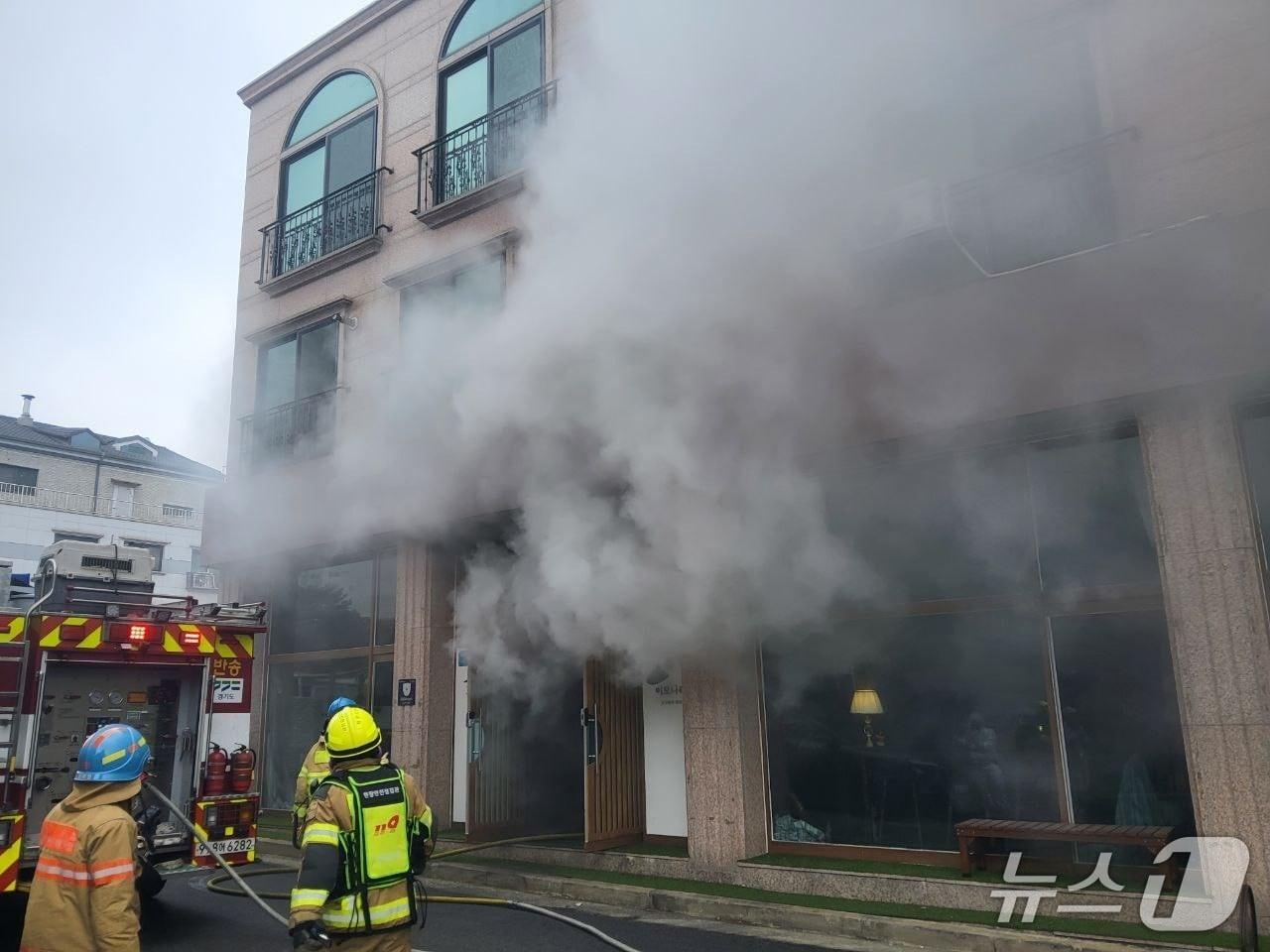 본문 이미지 - 화재 현장. (화성소방서 제공. 재판매 및 DB 금지) 2026.2.11/뉴스1