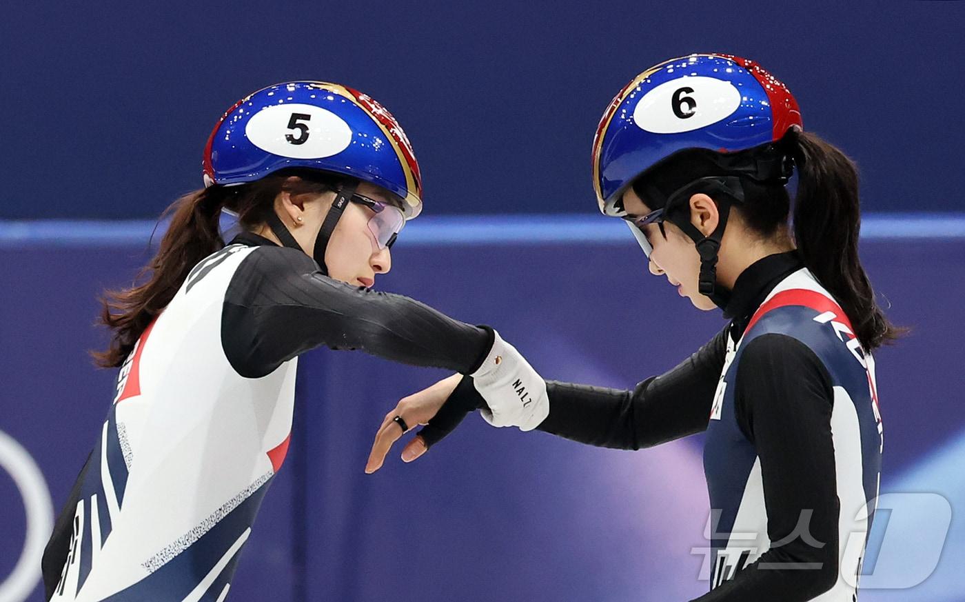 본문 이미지 - 쇼트트랙 대표팀 최민정(왼쪽)과 김길리.  ⓒ 뉴스1 김진환 기자