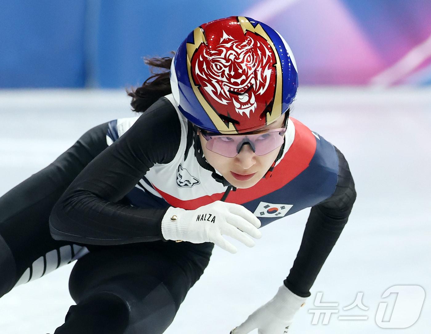 본문 이미지 - 쇼트트랙 대표팀 최민정이 11일(현지시간) 이탈리아 밀라노 아이스 스케이팅 아레나에서 공식 훈련을 하고 있다. 2026.2.11 ⓒ 뉴스1 김진환 기자