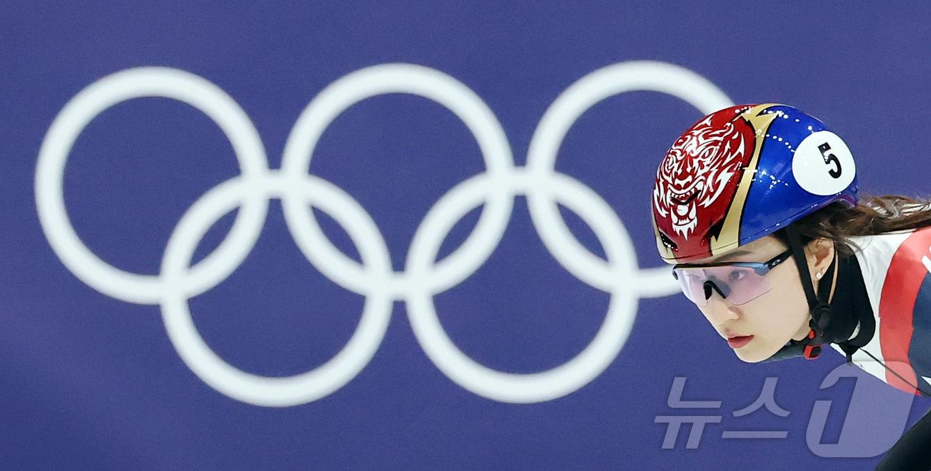 본문 이미지 - 쇼트트랙 대표팀 최민정이 11일(현지시간) 이탈리아 밀라노 아이스 스케이팅 아레나에서 공식 훈련을 하고 있다. 2026.2.11 ⓒ 뉴스1 김진환 기자