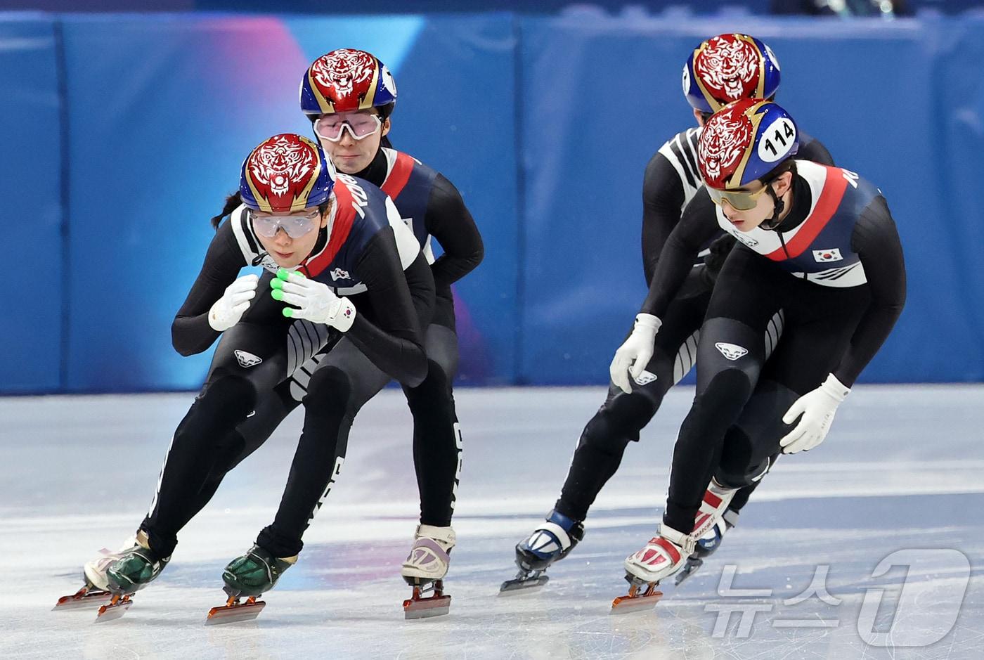 본문 이미지 - 쇼트트랙 대표팀 선수들이 11일(현지시간) 이탈리아 밀라노 아이스 스케이팅 아레나에서 공식 훈련을 하고 있다. 2026.2.11 ⓒ 뉴스1 김진환 기자