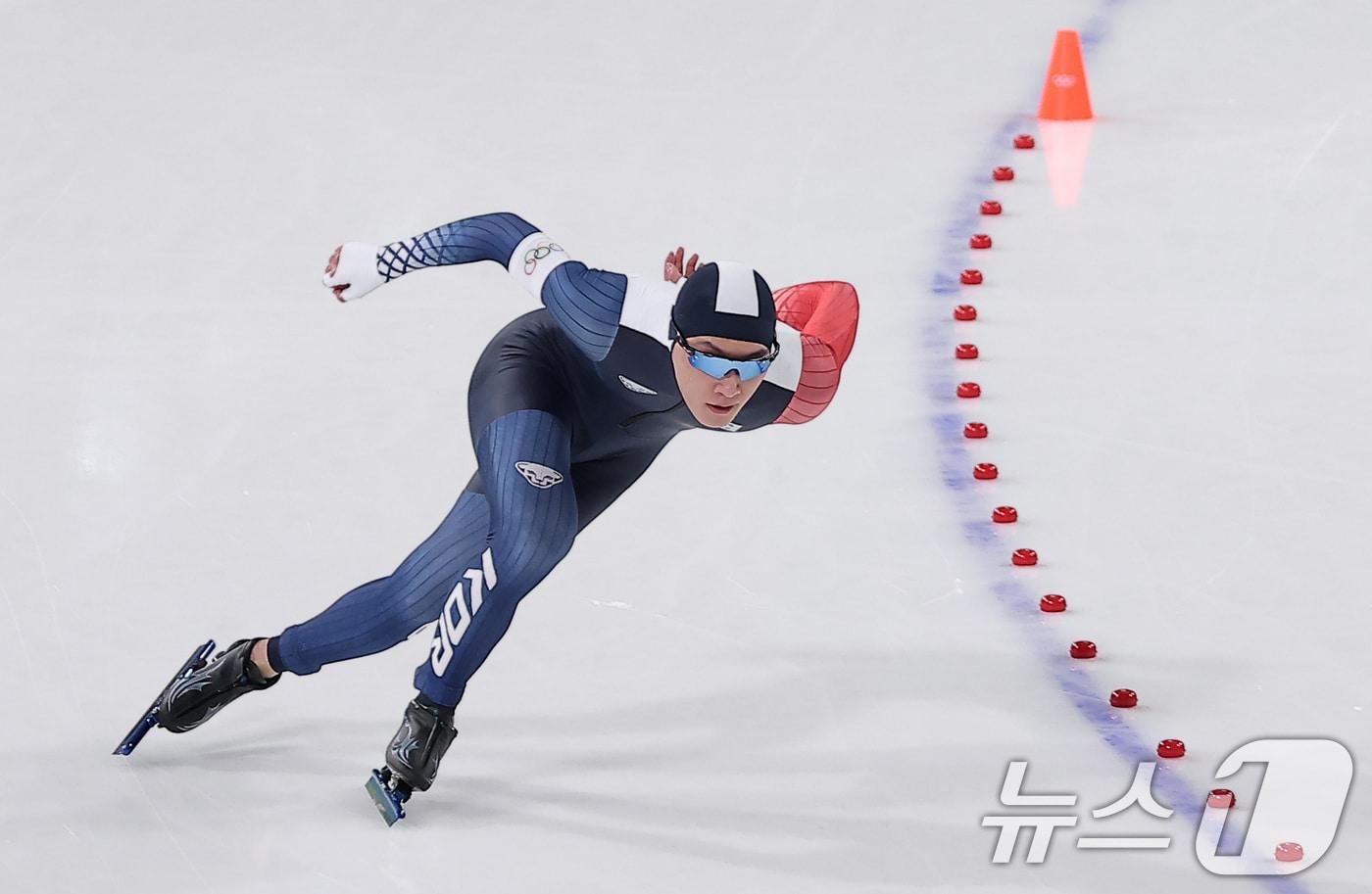 본문 이미지 - 스피드스케이팅 구경민이 11일(현지시간) 이탈리아 밀라노 스피드스케이팅 스타디움에서 열린 2026 밀라노·코르티나담페초 동계올림픽 스피드스케이팅 남자 1000m 경기에서 질주하고 있다. 2026.2.12 ⓒ 뉴스1 김성진 기자