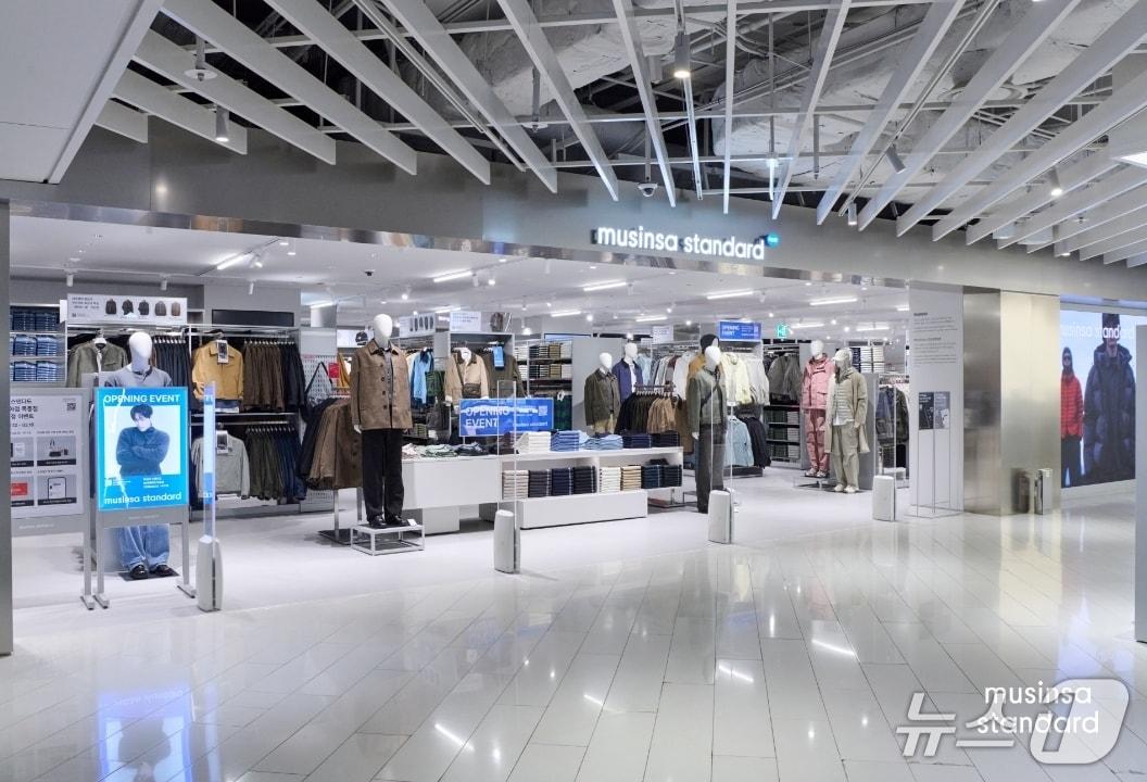 본문 이미지 - 무신사 스탠다드 현대백화점 목동점(무신사 제공)
