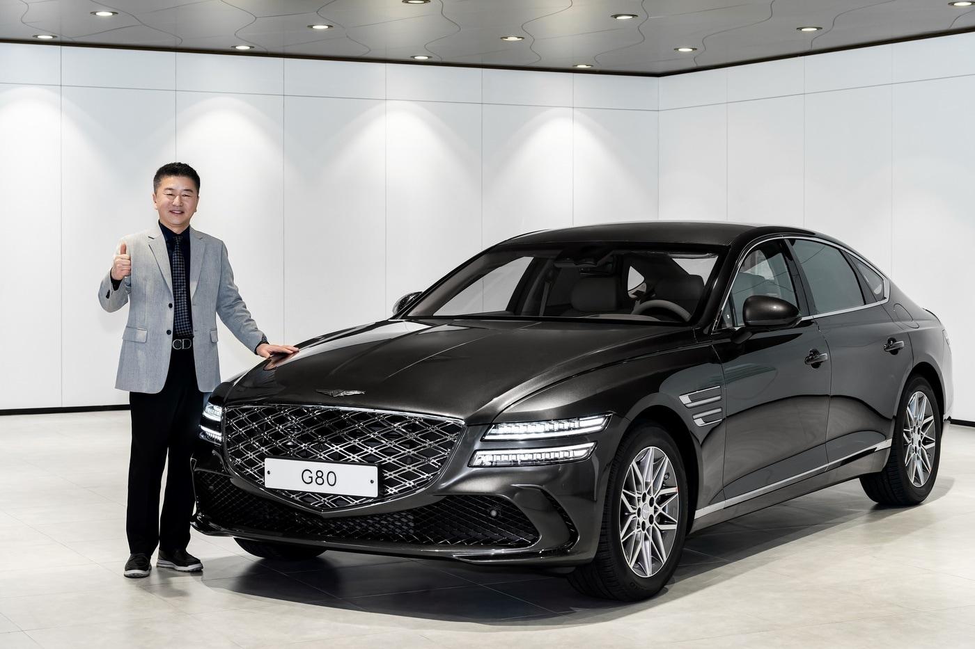 본문 이미지 - 2025년 승용 최다 판매 직원에 선정된 현대차 대전지점 김기양 영업이사.(현대차 제공) 