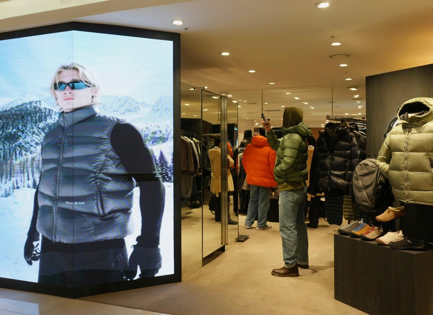 본문 이미지 - LF 티톤브로스 롯데백화점 잠실점 매장 사진(LF 제공)