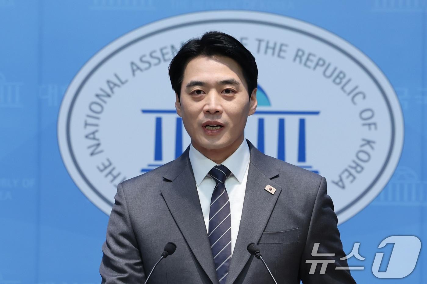 본문 이미지 - 한준호 더불어민주당 의원이 12일 서울 여의도 국회 소통관에서 경기도지사 출마 기자회견을 하고 있다. 2026.2.12 ⓒ 뉴스1 신웅수 기자