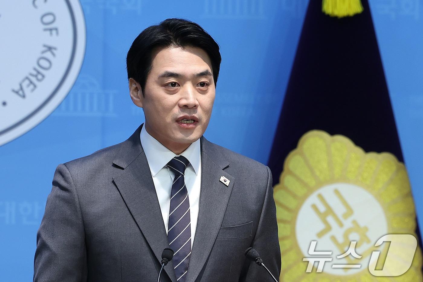 본문 이미지 - 한준호 더불어민주당 의원이 12일 서울 여의도 국회 소통관에서 경기도지사 출마 기자회견을 하고 있다. 2026.2.12 ⓒ 뉴스1 신웅수 기자