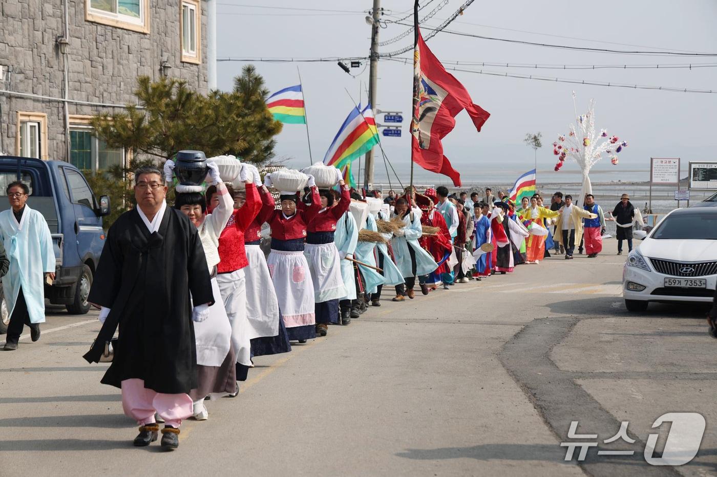 본문 이미지 - 2024년 개최된 태안 안면도 황도 붕기풍어제 모습(태안군 제공. 재판매 및 DB금지)2026.2.12/뉴스1