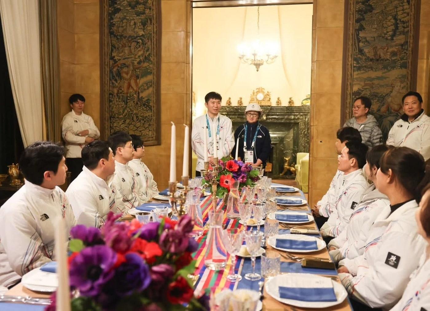 본문 이미지 - 유승민 대한체육회장이 밀라노 급식지원센터의 영양사·조리사에게 만찬을 제공했다. (유승민 대한체육회장 SNS 캡처)