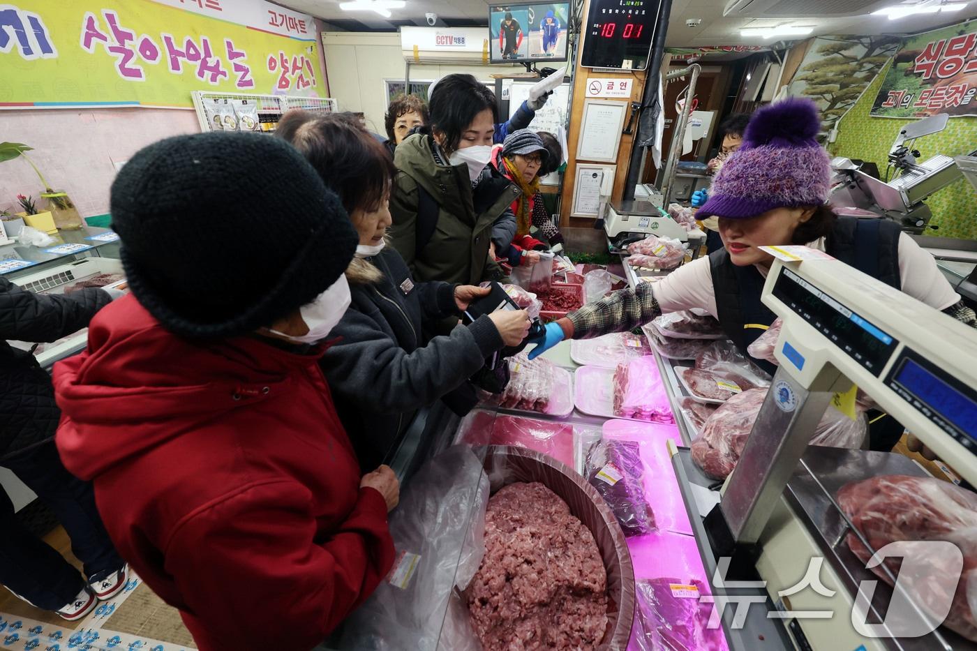 본문 이미지 - 광주 서구 양동시장의 한 축산업체 모습.ⓒ 뉴스1 박지현 기자