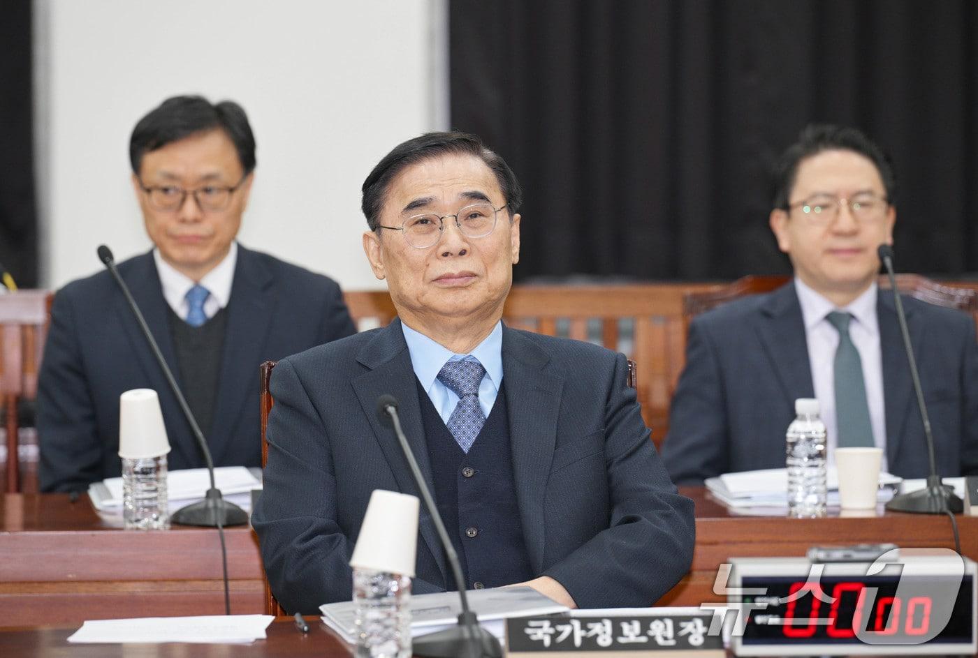 본문 이미지 - 이종석 국정원장이 12일 서울 여의도 국회에서 열린 정보위원회 전체회의에 참석하고 있다. ⓒ 뉴스1 국회사진기자단