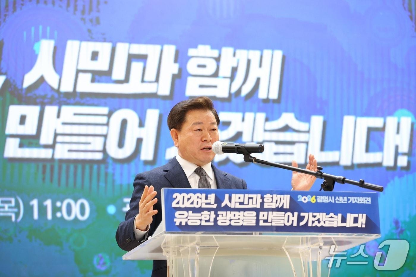 본문 이미지 - 박승원 광명시장이 신년 기자회견을 갖고 있다.(광명시 제공)