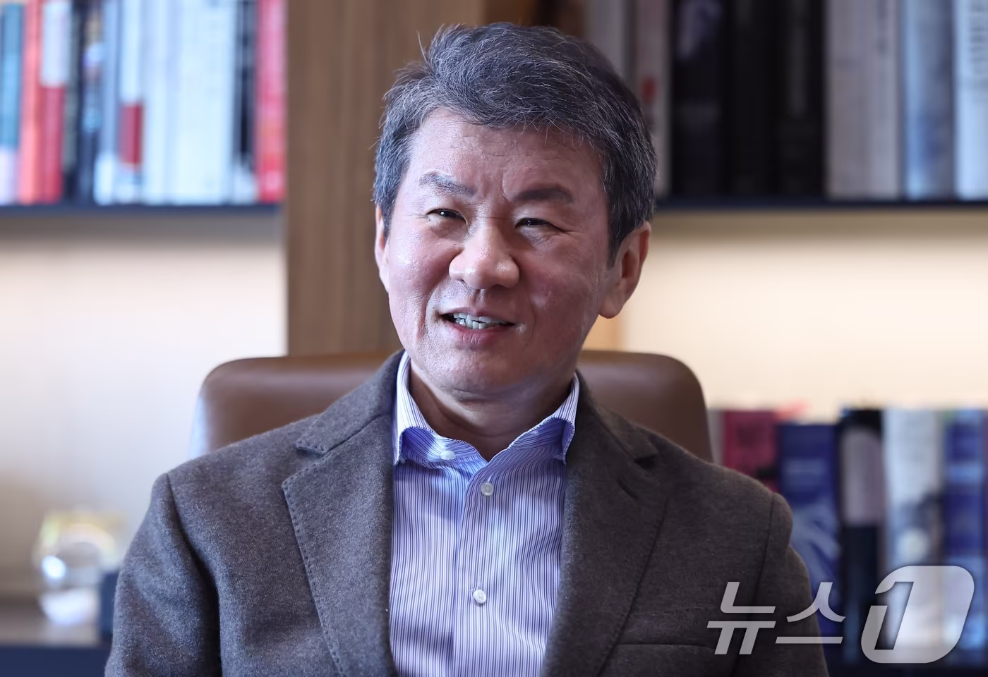 본문 이미지 - 정몽규 포니정재단 이사장이 12일 서울 종로구 포니정재단에서 가진 뉴스1과 인터뷰에서 발언을 하고 있다. 2026.2.12 ⓒ 뉴스1 김도우 기자