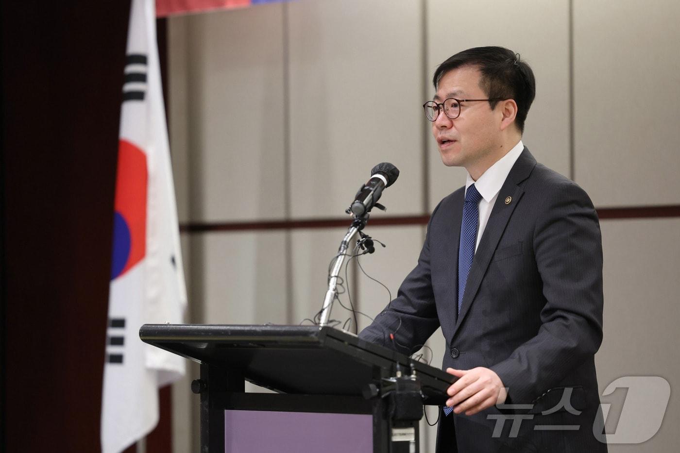 본문 이미지 - 여한구 산업통상부 통상교섭본부장이 12일 오전 서울 용산구 그랜드하얏트호텔에서 열린 '주한미국상공회의소(AMCHAM) 간담회'에서 인사말을 하고 있다. (산업통상부 제공. 재판매 및 DB 금지) 2026.2.12 ⓒ 뉴스1
