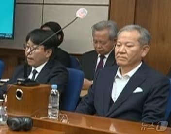 본문 이미지 - 이상민 전 행정안전부 장관이 12일 서울중앙지방법원에서 열린 내란 중요임무 종사 등 혐의 1심 선고 공판에 출석해 선고를 받고 있다. (서울중앙지법 제공. 재판매 및 DB 금지) 2026.2.12 ⓒ 뉴스1