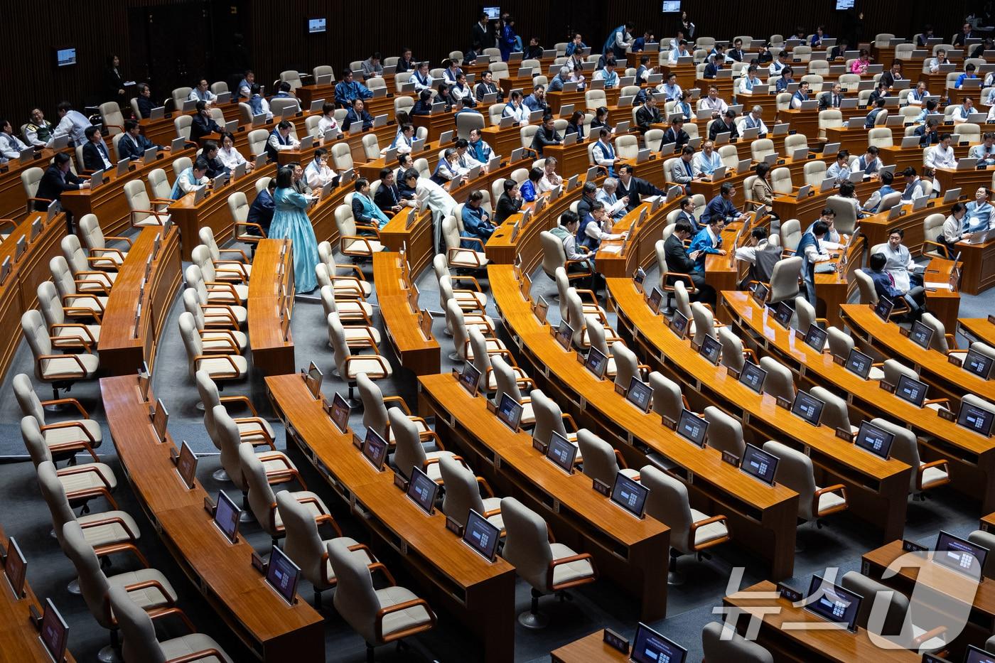 본문 이미지 - 12일 서울 여의도 국회에서 열린 제432회 국회(임시회) 제7차 본회의 모습.  2026.2.12 ⓒ 뉴스1 유승관 기자