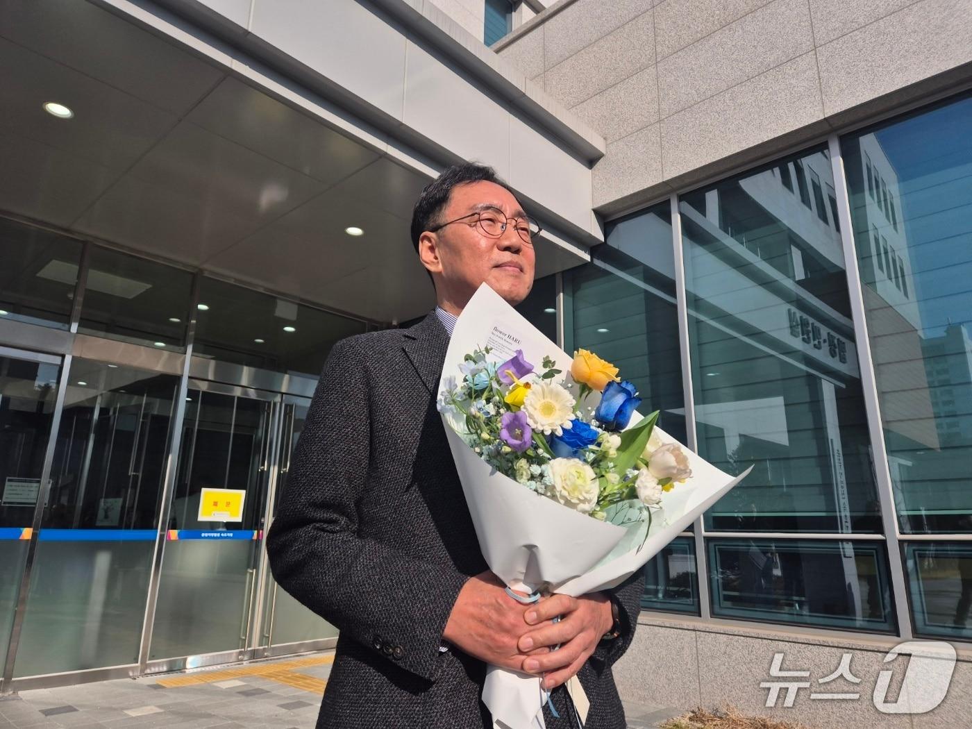 본문 이미지 - 직권난용권리행사방해 혐의 사건 재판에서 무죄를 선고 받은 김철수 전 강원 속초시장. 2026.2.12/뉴스1 윤왕근 기자