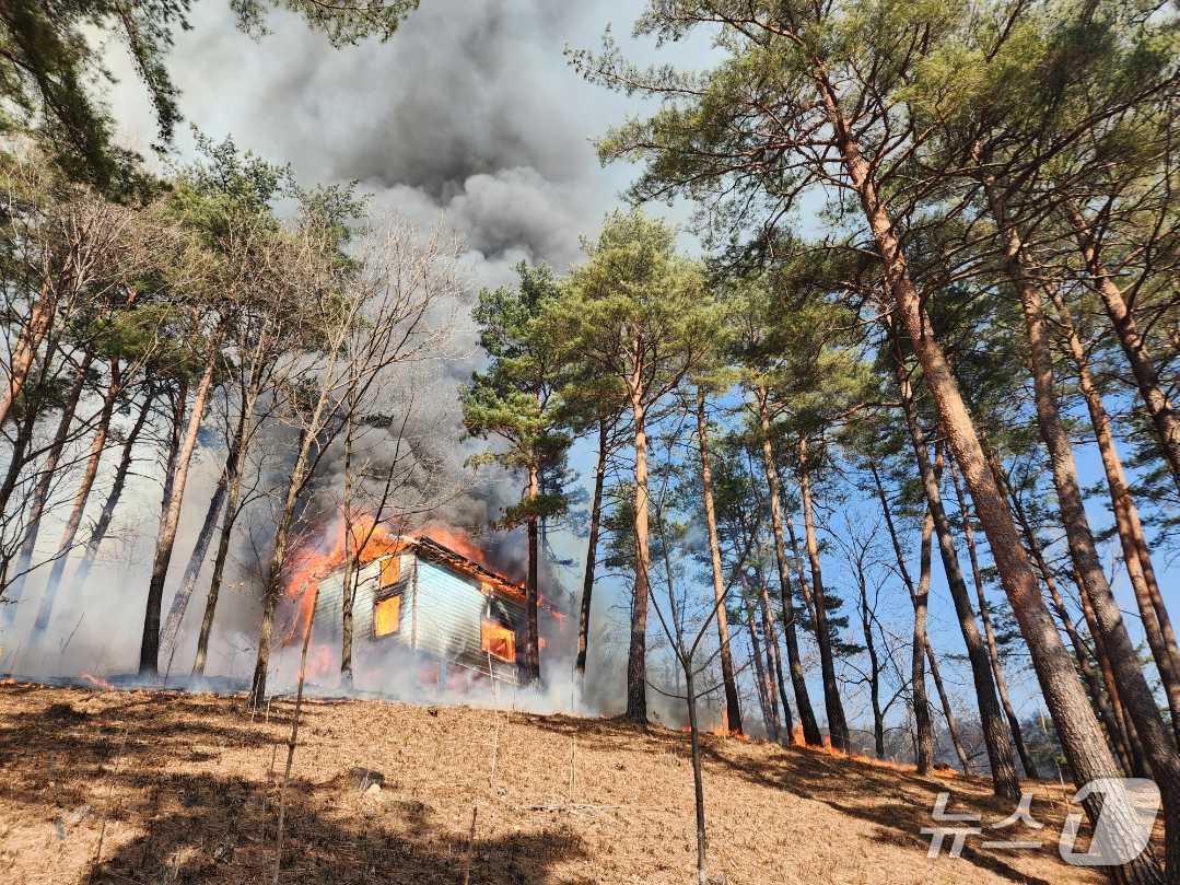 본문 이미지 - 강원 양양 현북면 장리 화재 현장.(뉴스1 DB)