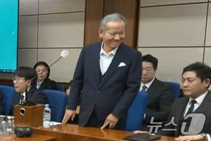 본문 이미지 - 이상민 전 행정안전부 장관이 12일 서울중앙지방법원에서 열린 내란 중요임무 종사 등 혐의 1심 선고 공판에 출석해 선고를 받고 있다. (서울중앙지법 제공. 재판매 및 DB 금지) 2026.2.12 ⓒ 뉴스1