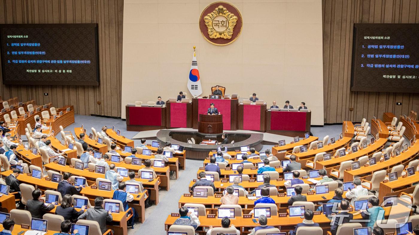 본문 이미지 - 12일 열린 국회 본회의에서 이성윤 의원이 전주가정법원 설치법에 대해 설명하고 있다.(이성윤 의원실 제공. 재판매 및 DB금지)/뉴스1 