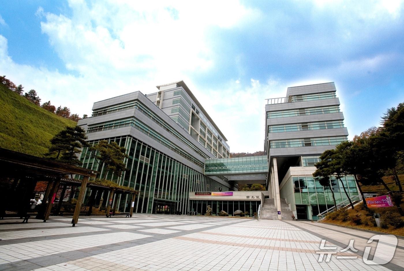 본문 이미지 - 중부대학교가 교육부가 주관하는 교육국제화역량인증제(IEQAS)에서 우수 인증대학으로 선정됐다. 