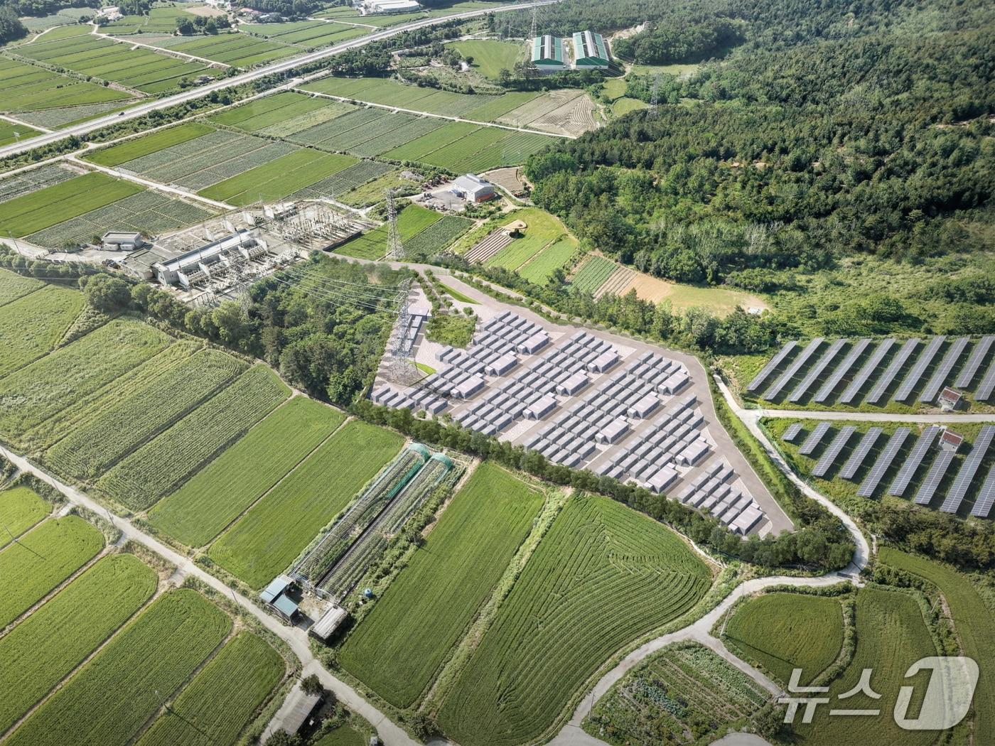 본문 이미지 - 전라남도 해남군 남창리에 설치된 BESS 시설 전경 (남부발전 제공. 재판매 및 DB금지)