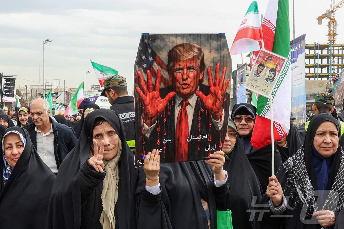 본문 이미지 - 이란의 이슬람혁명 47주년 기념 친정부 집회. 2026.02.11 ⓒ AFP=뉴스1